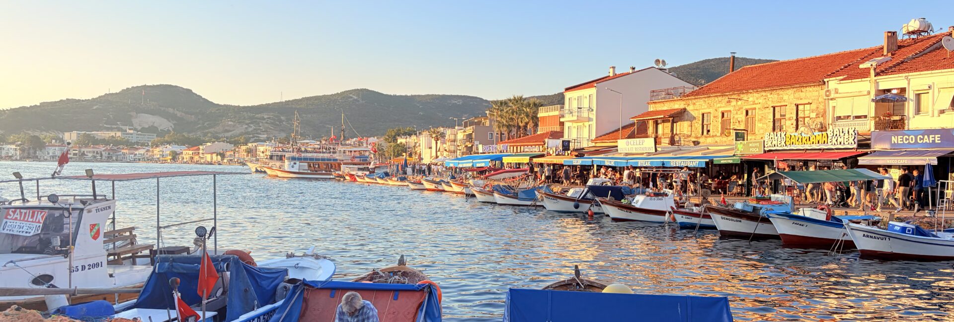 Eski Foça antik limanı bir akşamüzeri