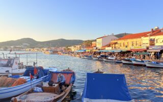 Eski Foça antik limanı bir akşamüzeri
