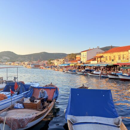 Eski Foça antik limanı bir akşamüzeri