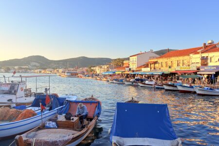 Eski Foça antik limanı bir akşamüzeri